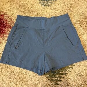 Athleta Trekkie north shorts